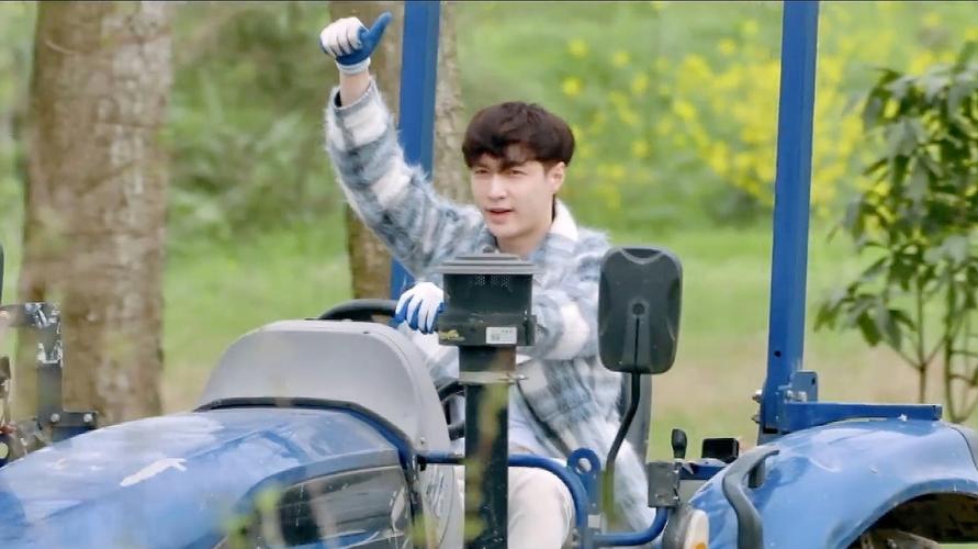 张艺兴开拖拉机被虐惨试吃加塞套路满满杨紫坐三轮车超有戏