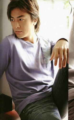 郑伊健现在有多少资产,郑伊健是黑社会的人吗?