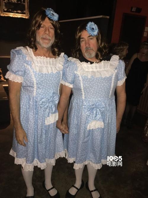 今年万圣节流行男cos女?闪灵双胞胎辛普森吸睛
