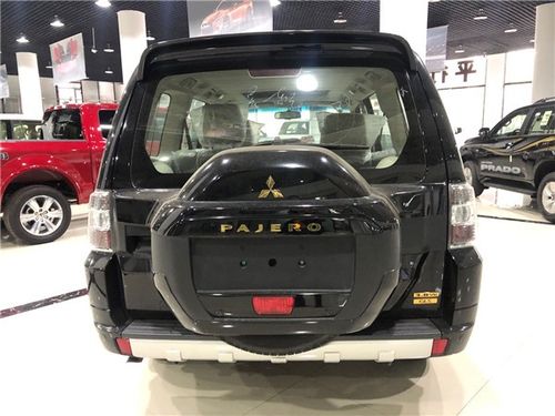 19款三菱帕杰罗v97港口狂促 顶配越野车