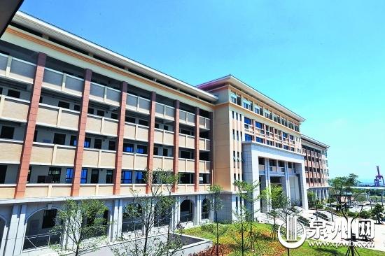 位于东海学园的晋光小学新校区教学楼既具有现代感,又蕴含着老校的