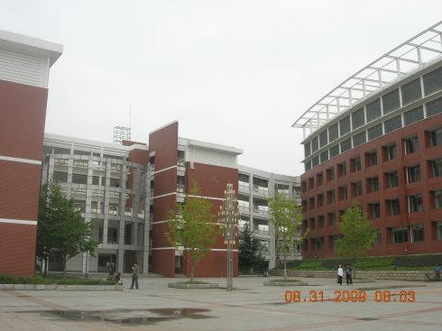 美丽的华师一附中高中部校园(2)