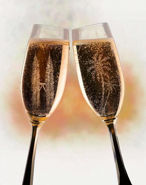 关键词 : 干杯,香槟,高脚杯,气泡