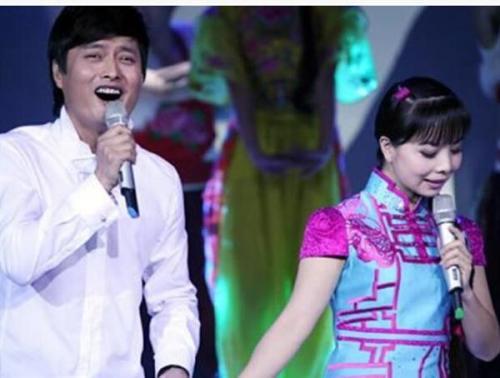 歌手云飞老婆高月的简历:高月的工作经历,什么时候和云飞结的婚.有