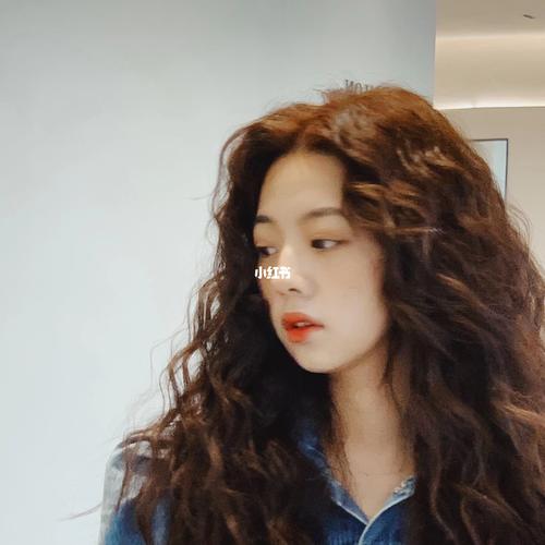 森系少女感满满 显脸小的羊毛卷蓬松烫发_发型_发色_烫发_羊毛卷_卷发