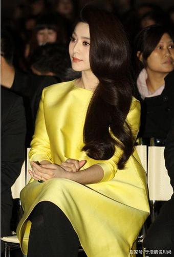 范冰冰穿黄裙走红毯,穿搭依旧富贵精致
