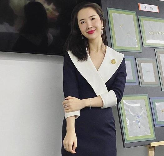 董花花一本播音与蒋凡本般配,岁月静好到被逼宫,做贵妇有多高危