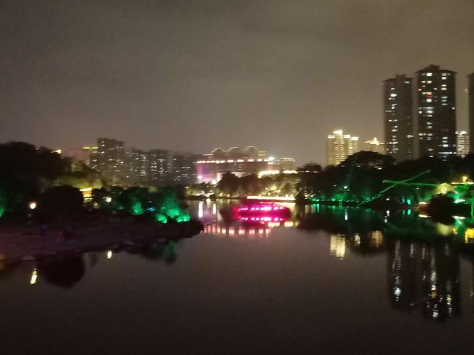 福建莆田市区绶溪公园的夜景,多美啊!