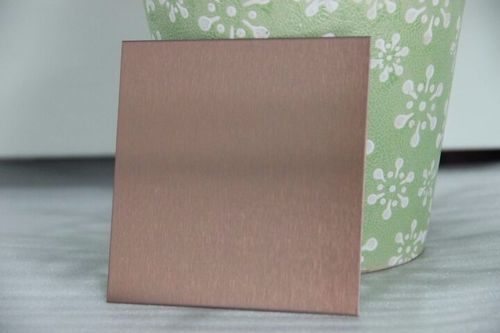 这是玫瑰金色的,颜色偏红一些.