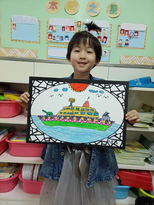 大班儿童画《海上的军舰》