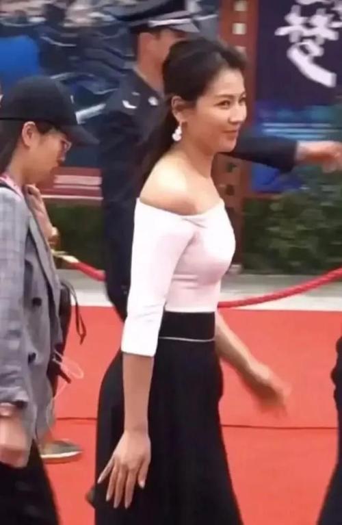 刘涛就是包装的完美,卸下明星光环又胖又黑,现实中就是老阿姨!