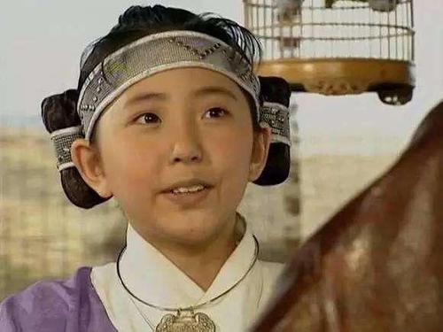 有网友脑洞大开,扒出一张早年吴京小鲜肉时期拍的《小李飞刀》,当时剧