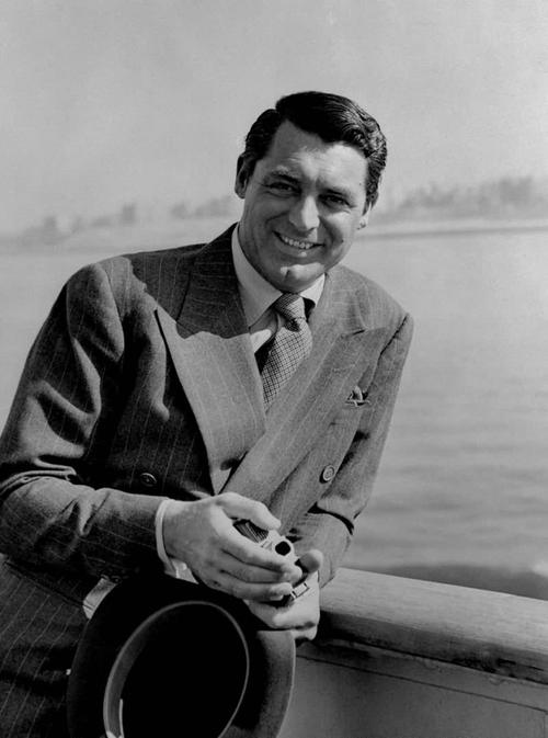 加里 格兰特(cary grant,1904年1月18日-1986年11月29日),另译卡莱