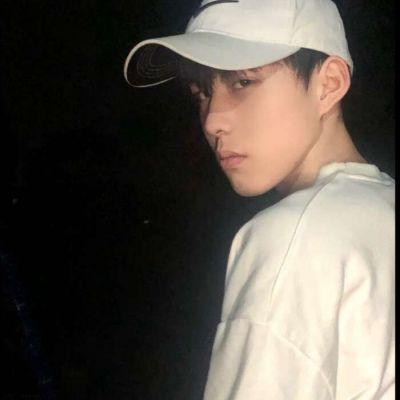 自拍高清男生头像图片搜索