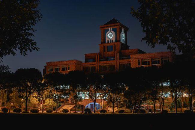 上海杉达学院