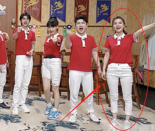 《跑男》官博晒合影,无精修效果的生图,baby的腿是认真的吗?