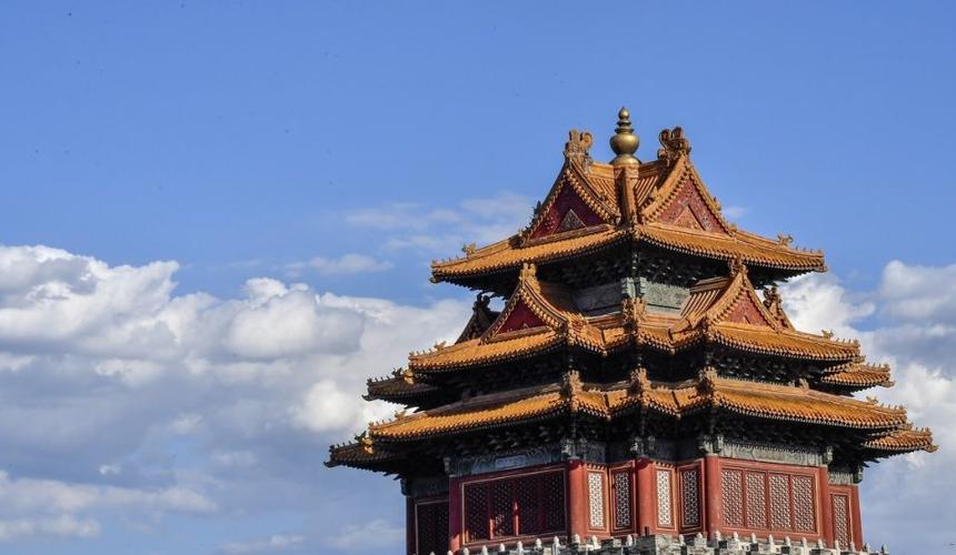 重檐歇山顶等级仅次于重檐庑殿顶,多用于规格很高的殿堂中,如故宫的