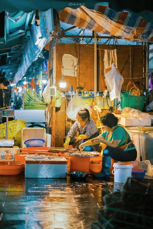 当你撑不下去的时候,不妨到凌晨的菜市场走走看看.