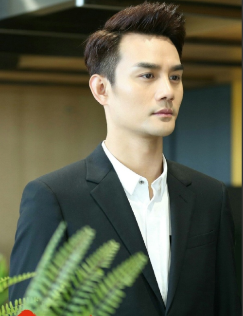 谭松韵新剧搭档王凯首演飞行员,看到剧照,把制服给我