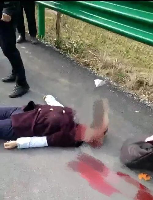 今天上午这里突发交通事故一人死亡现场视频