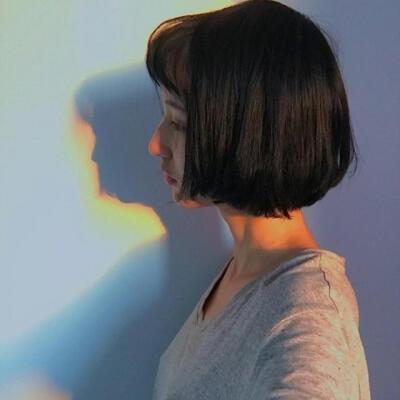 头像 女♀ 短发 侧面