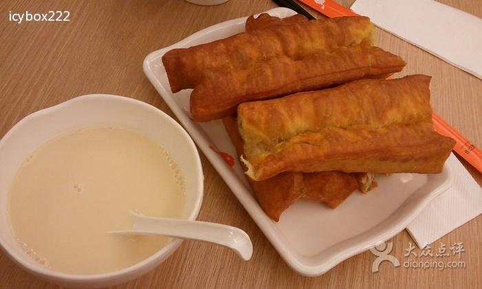 早晨:豆浆油条(一,二餐都有,8毛一根)2元