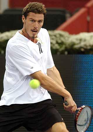 图文-马德里网球大师赛第三日 萨芬眼神稳定不乱