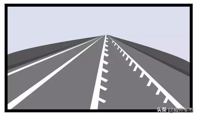 可变导向车道线的意思就是进入该车道后有不止一个车道走向,如有的