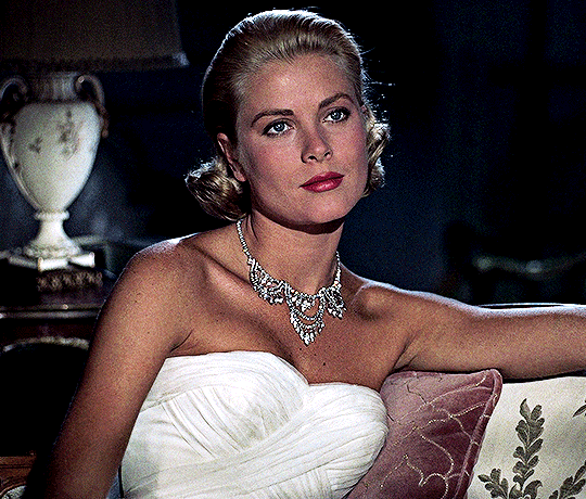 捉贼记格蕾丝凯利的衣橱也就她才能驾驭土豪金蓬蓬裙