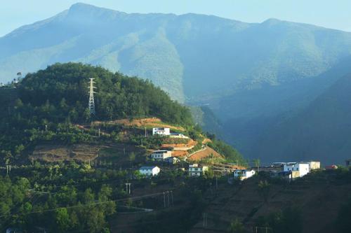 大凉山自驾游(6)～雷波县的清晨(2020.5.3)a