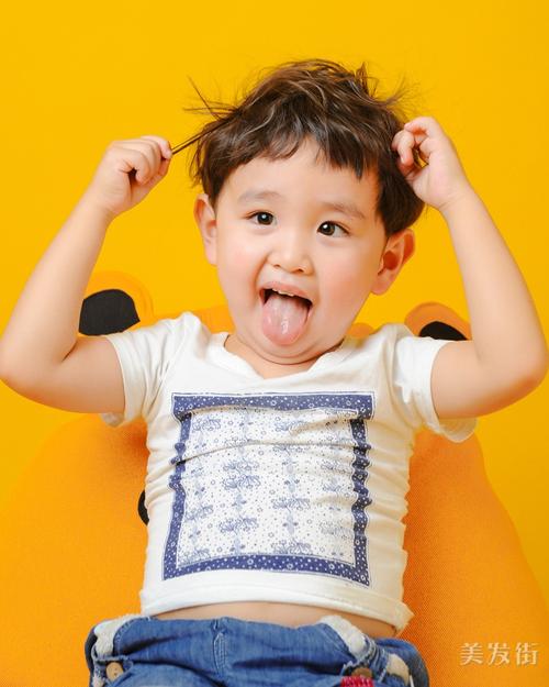 小男孩烫发发型图片2