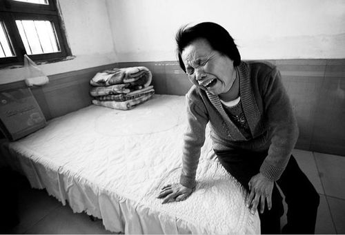 互动问答  你身边的失去子女的父母是如何走出丧子之痛的?
