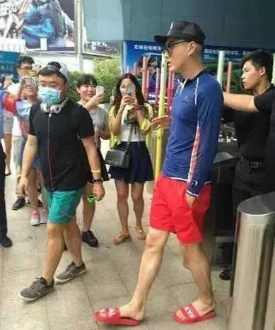 广东土豪为什么喜欢穿拖鞋?试试这双"踩屎感"拖鞋你就会有答案