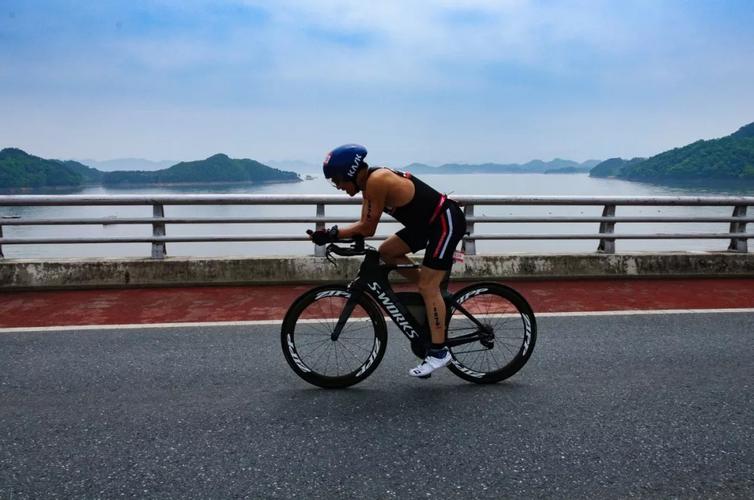 骑行在湖畔,让负氧离子和美好的风景一起洗去城市的尘埃