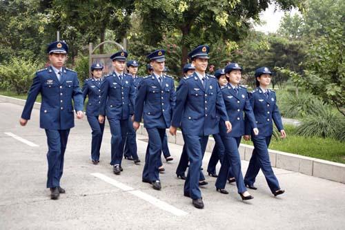 空军部队换装07式新军服[组图]