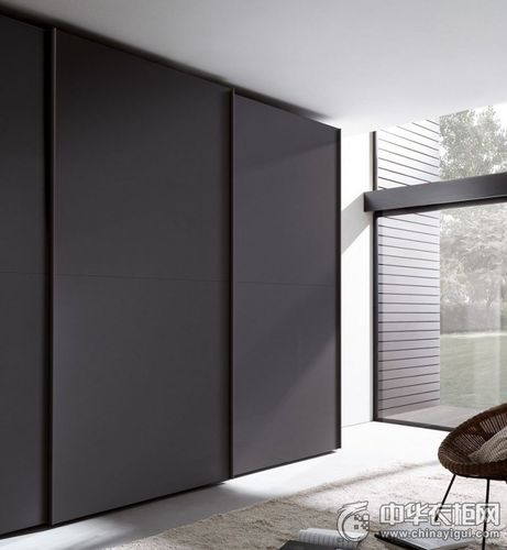 深灰色卧室大衣柜装修效果图 推拉门衣柜图片