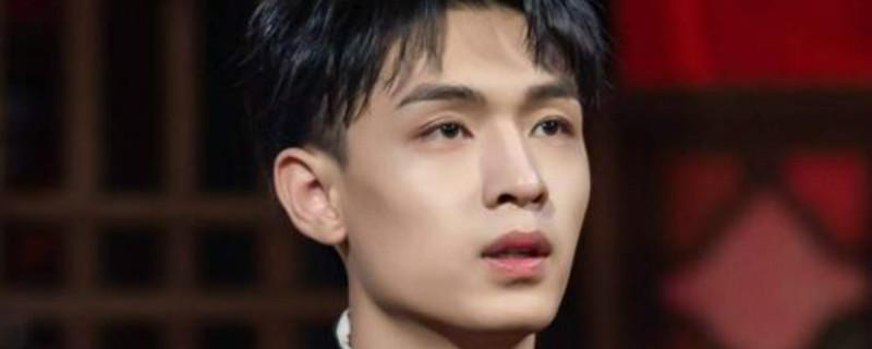 秦霄贤纹身纹的是什么意思