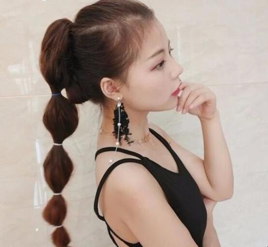 简单扎马尾辫怎么扎