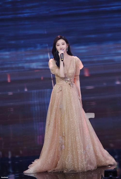 景甜穿星光薄纱礼服拍大片仪态优雅露温婉浅笑