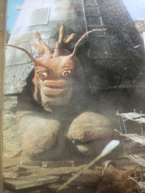 《次郎くん 怪獣に乗る》(《次郎骑上怪兽》) 寄居蟹怪兽 亚德卡利 第