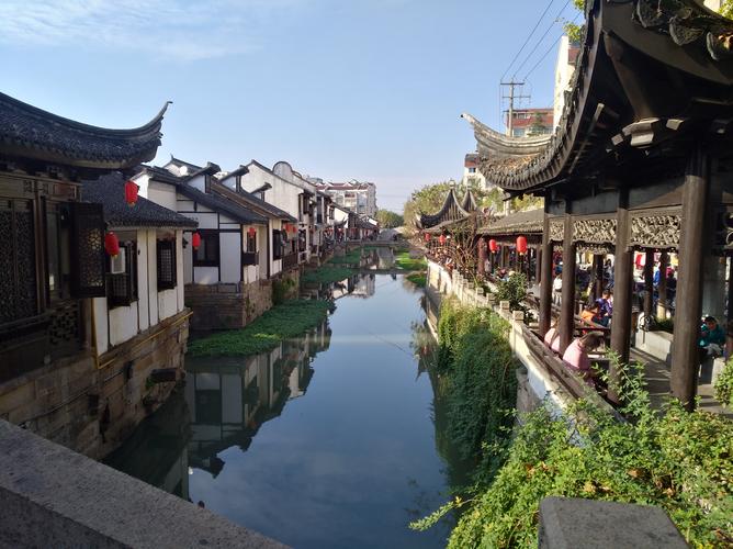 中文名:南翔老街是四a级景区,属国家中城市,上海市嘉定区.