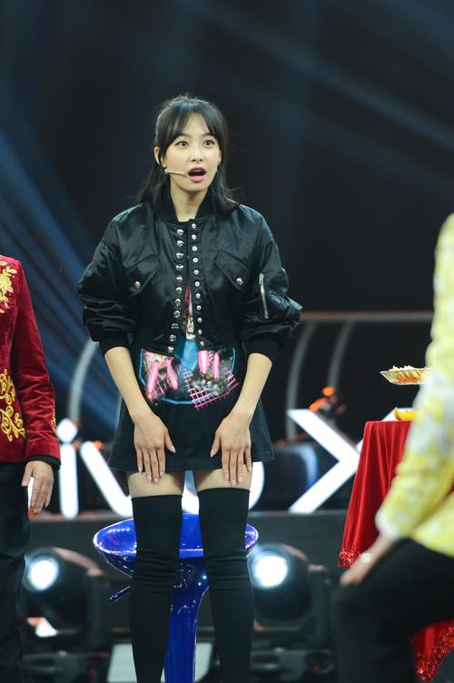 宋茜穿黑长靴 参加王牌