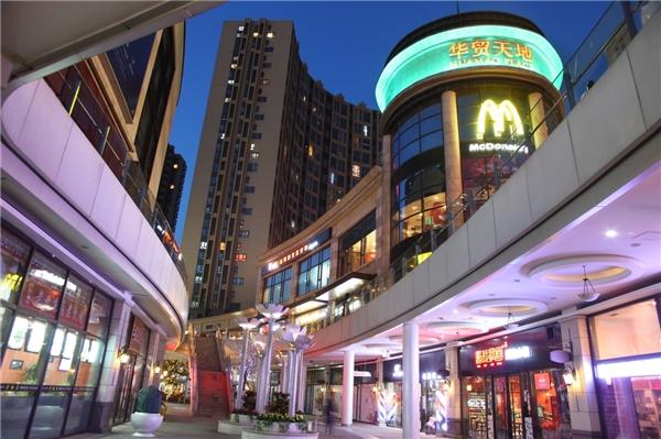 中国首座"会讲故事的商业街"北京华贸天地商业街亮相