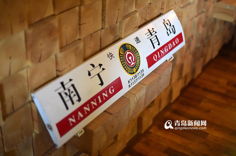 高清:95后火车迷 青岛铁路线他坐了个遍