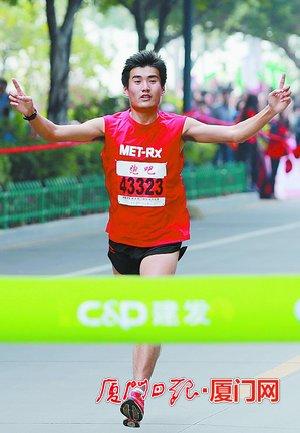 男子马拉松半程冠军李少壮.