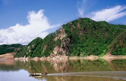 桦甸市红石砬子镇简称红石镇,位于吉林市东南部山区,是长白山麓松花江