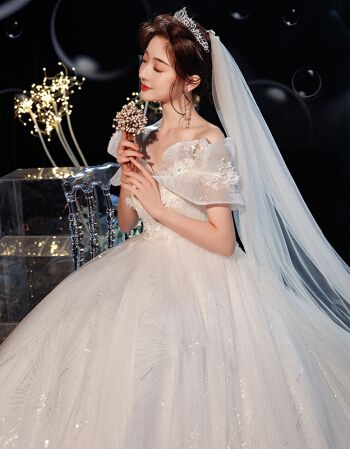 漂亮女生穿的孕妇主轻婚纱2021新款气质新娘拖尾一字肩大码胖mm遮孕肚