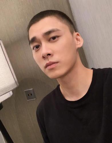 男明星寸头:肖战血性,宋威龙干净,看到王安宇:比长发