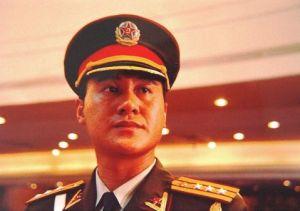高大,英俊,帅气,潇洒,他是解放军三军仪仗队队长,优秀的指挥官,迄今已