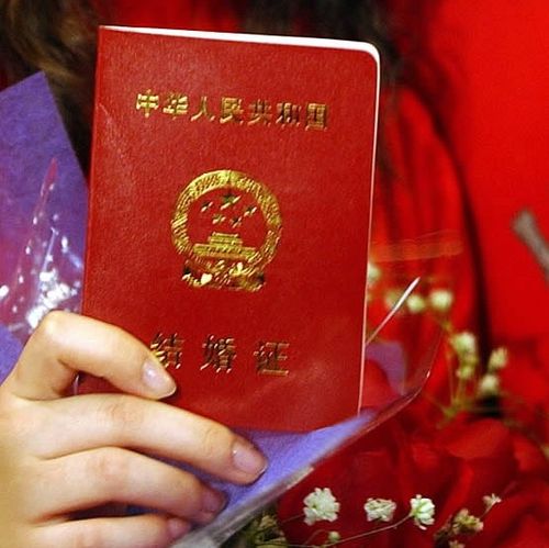 假离婚弄巧成拙,丈夫偷偷与他人结婚生子被判重婚